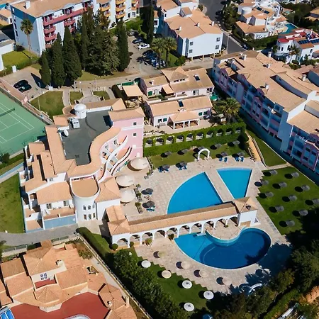 Vila Rosa 1bdr With Balcony & Pool By Lovelystay